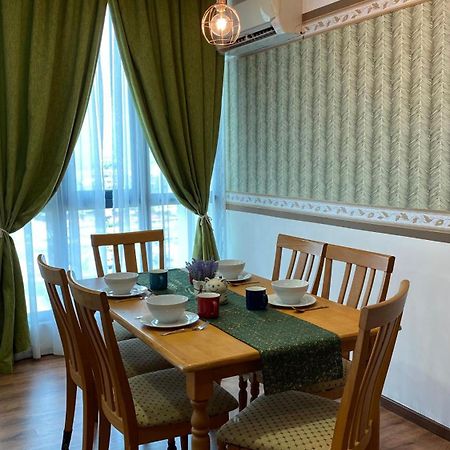 8Pax Cozy Home Stay Jazz Suites 1 Vivacity Kuching Sarawak 3Br Exterior photo