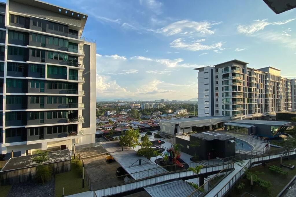 8Pax Cozy Home Stay Jazz Suites 1 Vivacity Kuching Sarawak 3Br Exterior photo