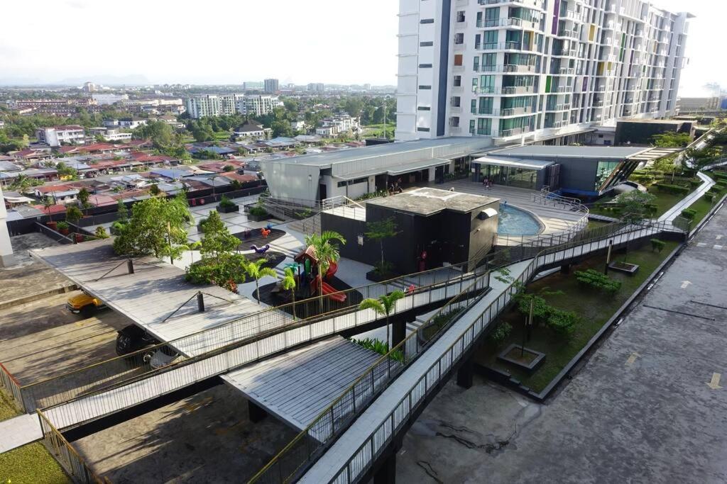 8Pax Cozy Home Stay Jazz Suites 1 Vivacity Kuching Sarawak 3Br Exterior photo